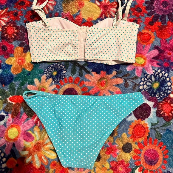 Adorable pinup style bikini with bustier top - Picture 2 of 2